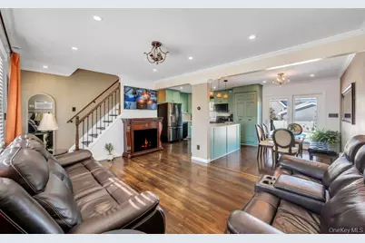 460 Roquette Avenue, Floral Park, NY 11001 - Photo 6