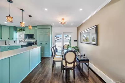 460 Roquette Avenue, Floral Park, NY 11001 - Photo 8