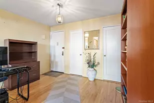 2 Fisher Dr, Mount Vernon, NY 10552 - Photo 2