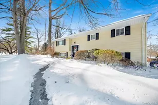 569 Millburn Ct, Valley Cottage, NY 10989 - Photo 4