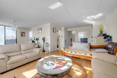 14477 Roosevelt Avenue #5C, Flushing, NY 11354 - Photo 4