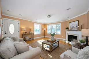 3 Mansion Dr, Hyde Park, NY 12538 - Photo 2