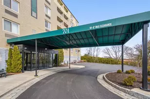 701 Pelham Rd, New Rochelle, NY 10805 - Photo 2