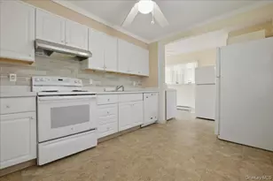 24 Crag Ln, Levittown, NY 11756 - Photo 8