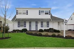 24 Crag Ln, Levittown, NY 11756 - Photo 2