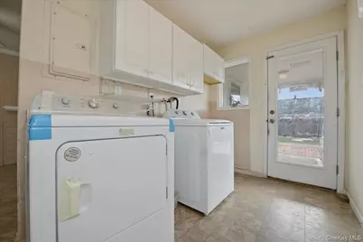 24 Crag Lane, Levittown, NY 11756 - Photo 10