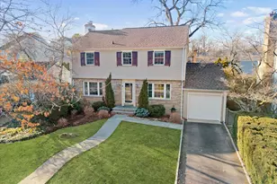 14 Maple Hill Dr, Larchmont, NY 10538 - Photo 2