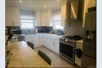 131 E Alhambra Avenue, Lindenhurst, NY 11757 - Photo 2