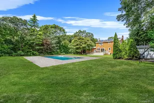 19 Pine Tree Ln, East Quogue, NY 11942 - Photo 8