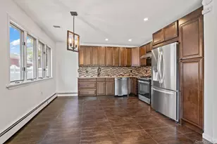 17 Edgar Ct, Huntington, NY 11743 - Photo 2