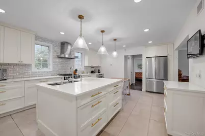 1357 Boxwood Drive E, Hewlett, NY 11557 - Photo 8