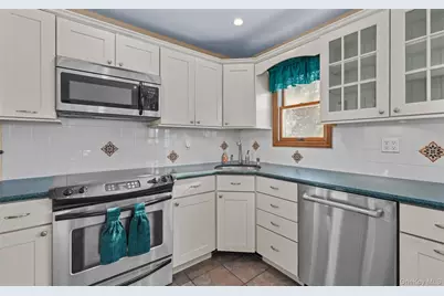 1860 Maurice Avenue, East Meadow, NY 11554 - Photo 4