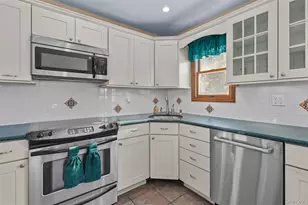 1860 Maurice Ave, East Meadow, NY 11554 - Photo 4