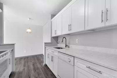 300 High Point Drive #209, Hartsdale, NY 10530 - Photo 4