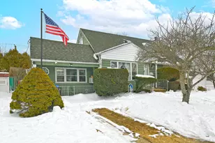 325 Cayuga Ave, East Meadow, NY 11554 - Photo 2