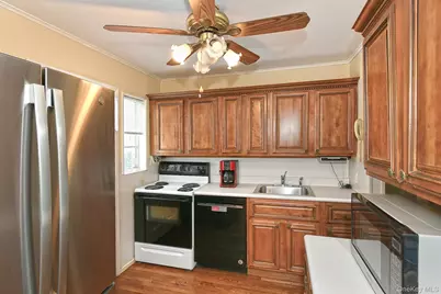 325 Cayuga Avenue, East Meadow, NY 11554 - Photo 12