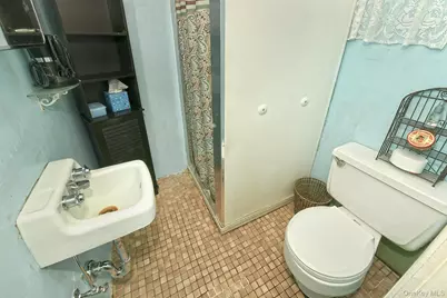 325 Cayuga Avenue, East Meadow, NY 11554 - Photo 30