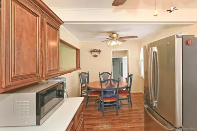 325 Cayuga Avenue, East Meadow, NY 11554 - Photo 10