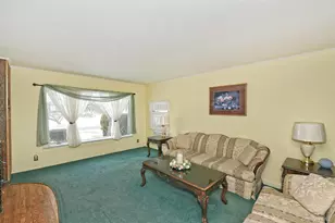 325 Cayuga Ave, East Meadow, NY 11554 - Photo 8