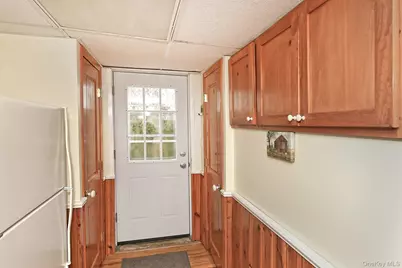 325 Cayuga Avenue, East Meadow, NY 11554 - Photo 28