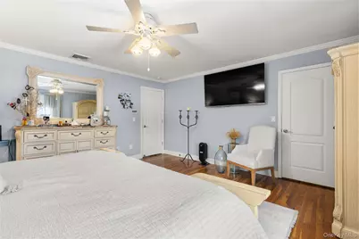 52 Matinecock Avenue, East Islip, NY 11730 - Photo 20