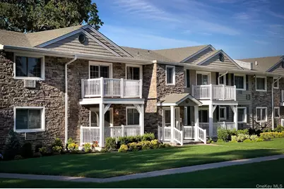 6 Williams Boulevard #1N, Lake Grove, NY 11755 - Photo 2