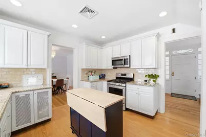 122 Greenacres Avenue, White Plains, NY 10606 - Photo 12