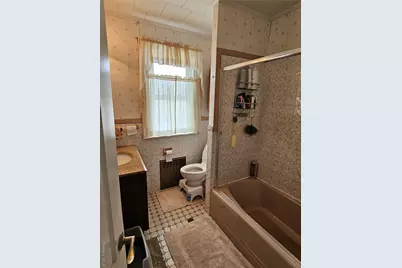 7757 76th Street, Glendale, NY 11385 - Photo 20