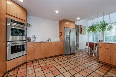 20 Whitman Road, Great Neck, NY 11023 - Photo 10