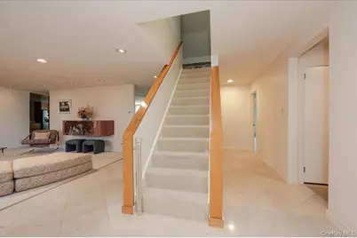 20 Whitman Road, Great Neck, NY 11023 - Photo 2