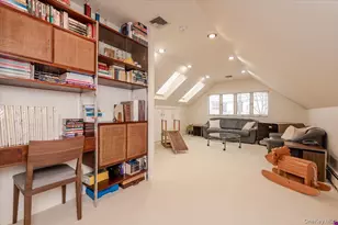 20 Whitman Rd, Great Neck, NY 11023 - Photo 24