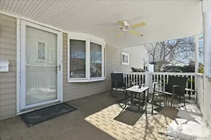 29 Disc Ln, Wantagh, NY 11793 - Photo 4