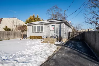 249 Hampton Road, West Babylon, NY 11704 - Photo 2