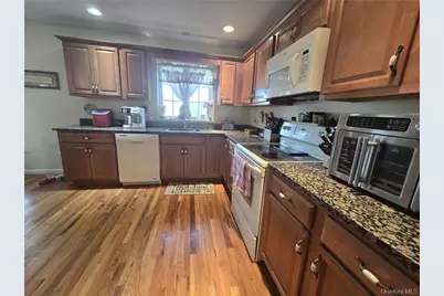 105 N Montgomery Street #B3 Unit 4, Walden, NY 12586 - Photo 2