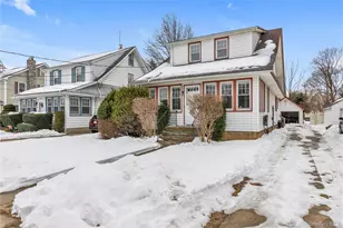 14 Denton Ct, Rockville Centre, NY 11570 - Photo 2