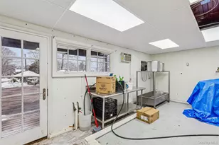 250 Main Rd, Riverhead, NY 11901 - Photo 10