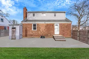 526 Albert St, East Meadow, NY 11554 - Photo 30