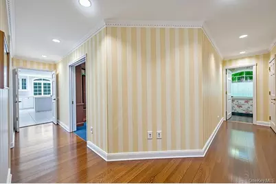 22 Bayside Drive, Great Neck, NY 11023 - Photo 8