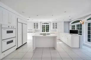 22 Bayside Dr, Great Neck, NY 11023 - Photo 12