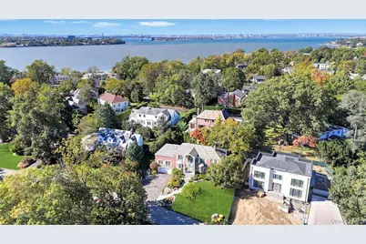 22 Bayside Drive, Great Neck, NY 11023 - Photo 2