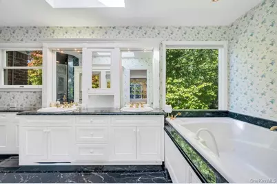 22 Bayside Drive, Great Neck, NY 11023 - Photo 20