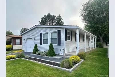 16 Village Circle E, Manorville, NY 11949 - Photo 1