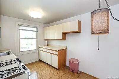 1 Ascot Ridge #1A, Great Neck, NY 11021 - Photo 8
