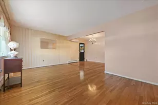 26 Terrace Ave, Floral Park, NY 11001 - Photo 4