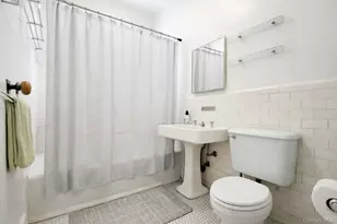 21-20 22nd Rd, Astoria, NY 11105 - Photo 6