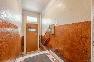 21-20 22nd Rd, Astoria, NY 11105 - Photo 14