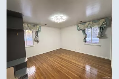 105 Seaman Road, Jericho, NY 11753 - Photo 14