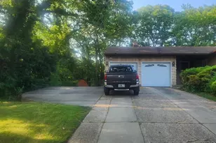 38 Maria Ct, Holbrook, NY 11741 - Photo 30