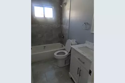 1550 N Gardiner Drive, Bay Shore, NY 11706 - Photo 6