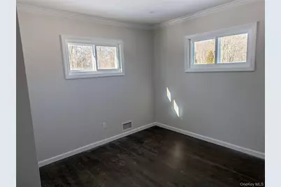 1550 N Gardiner Drive, Bay Shore, NY 11706 - Photo 18